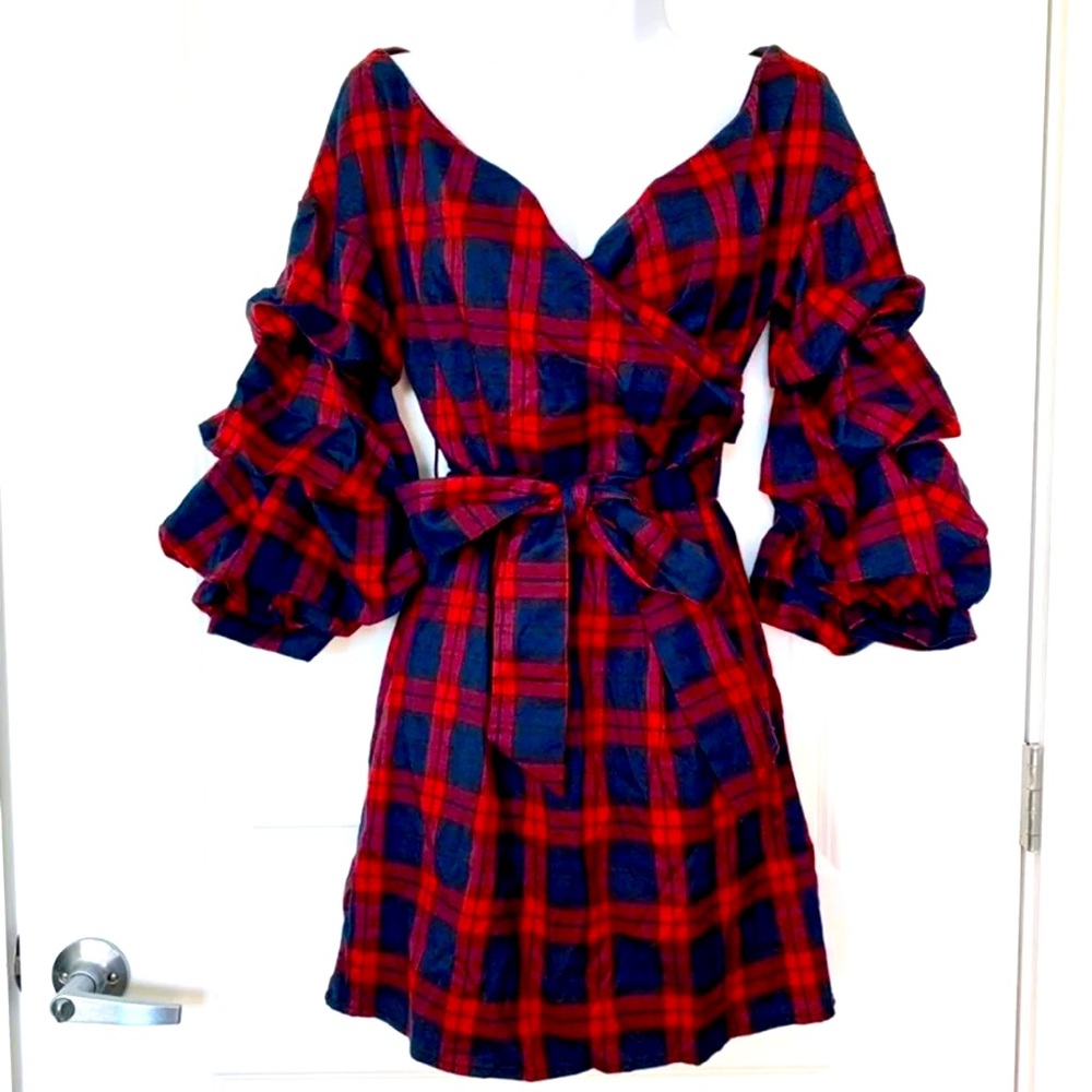 Holiday plaid dress with balloon sleeves 🎅🏽🥰
